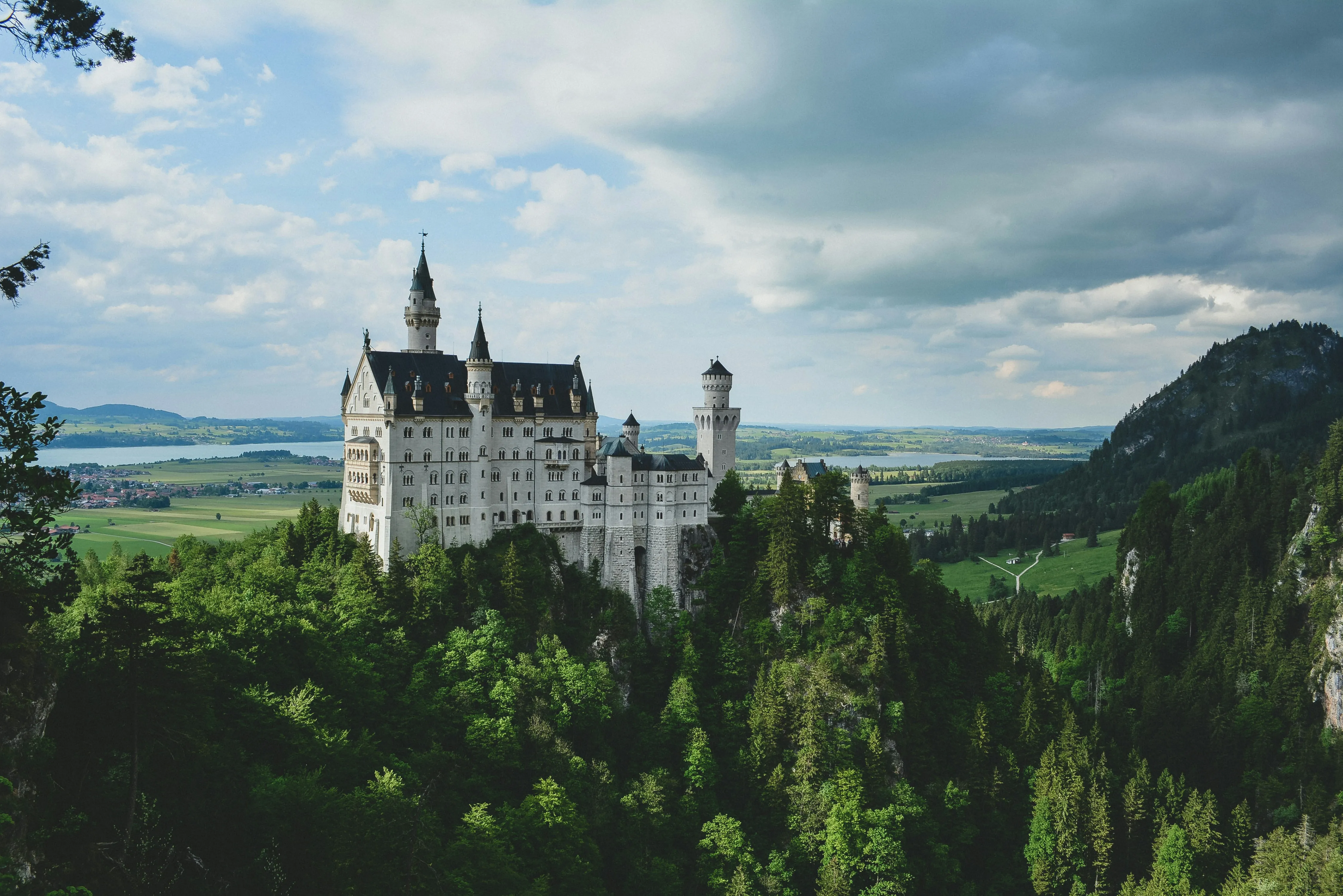 Investor Visas vs Work Visas in Western Europe: How the Rules Differ in Practice